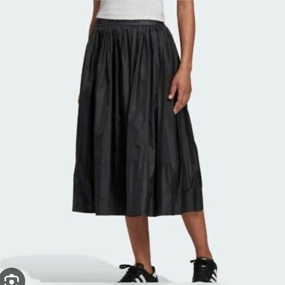 Adidas black pleated skirt NWT size MEDIUM